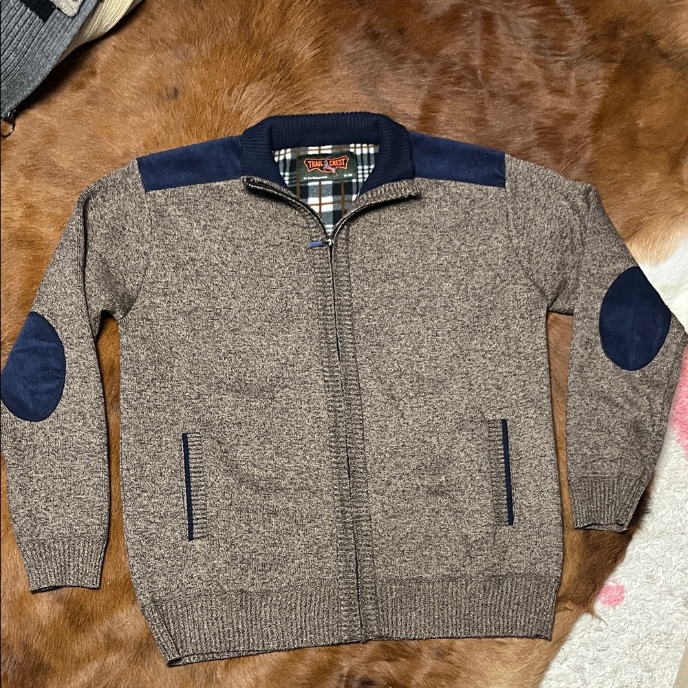 Men's Trail Crest Brown Full-Zip Sweater with Navy Accents
